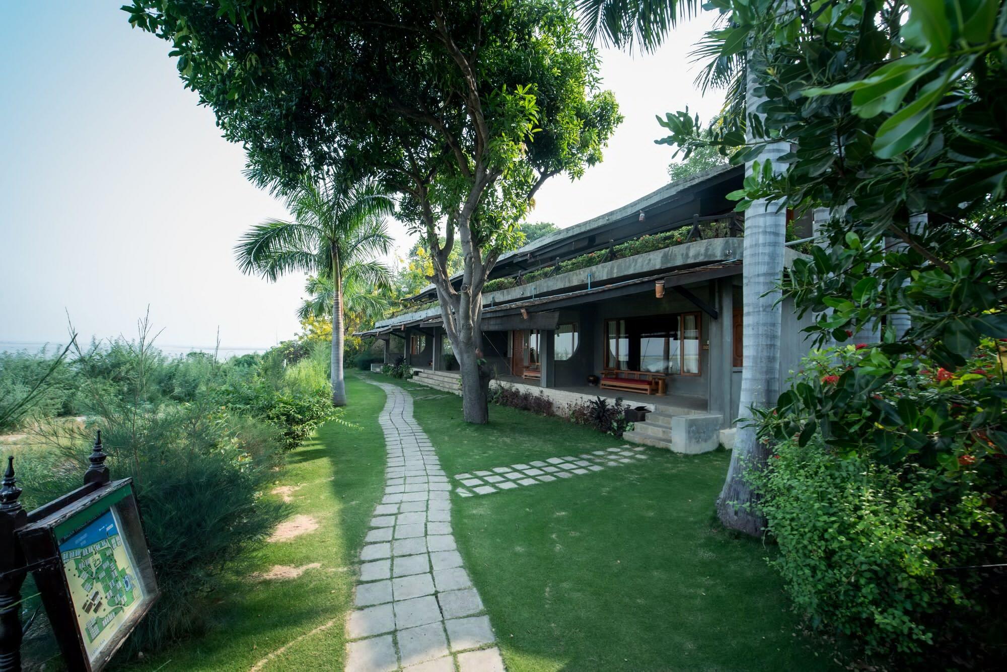 Thande - Old Hotel