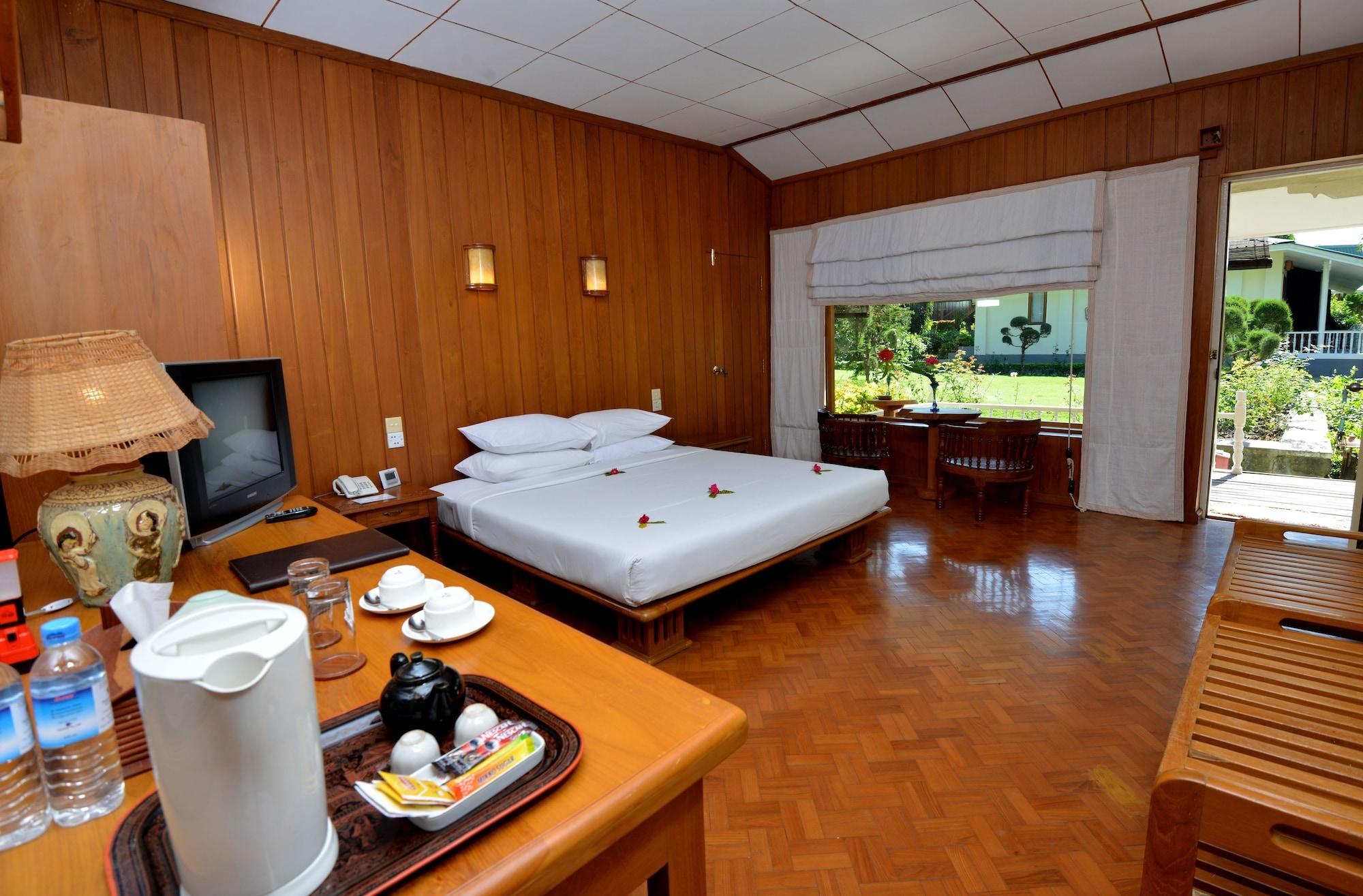 Thande - Old Hotel