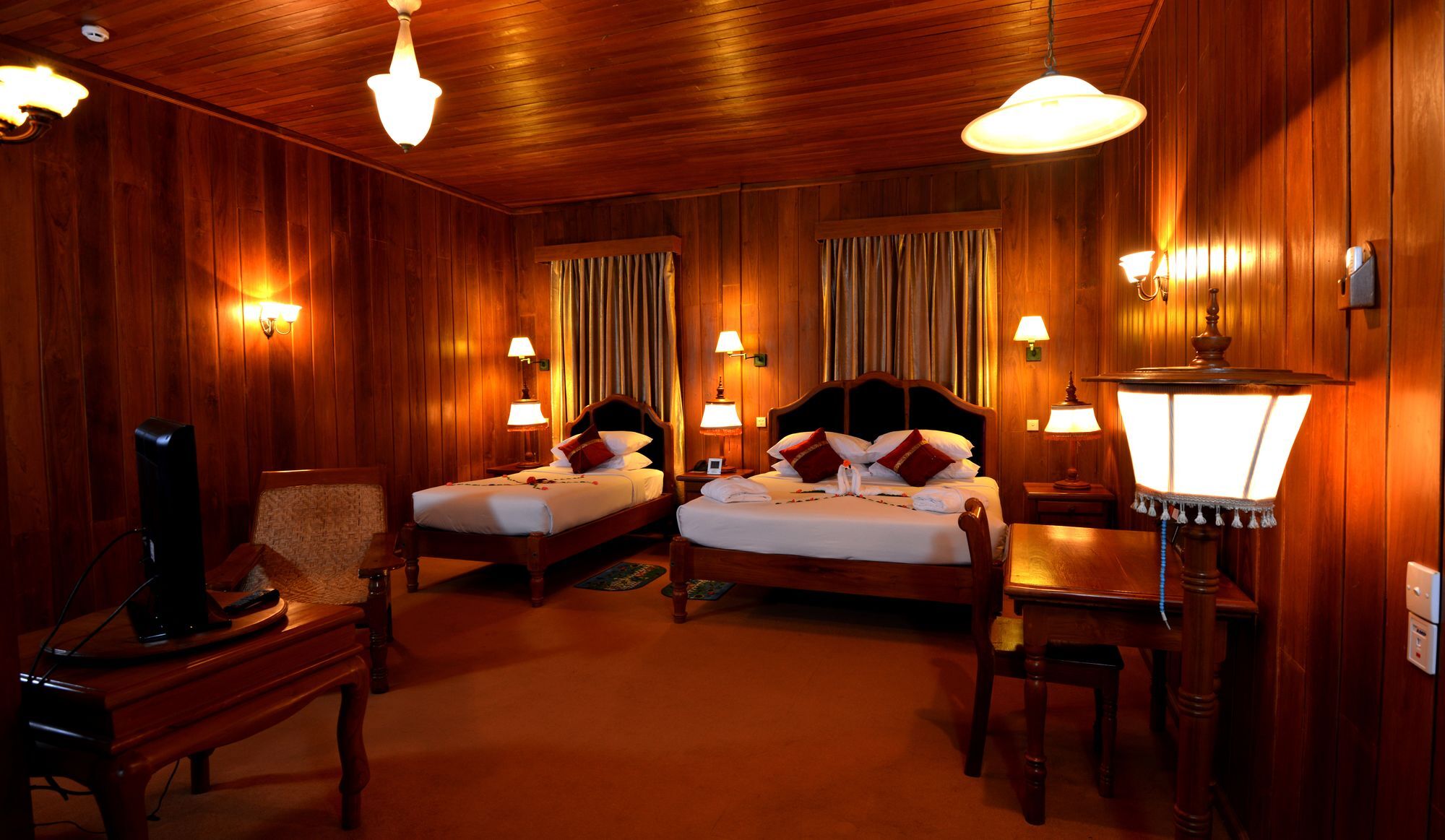 Thande - Old Hotel