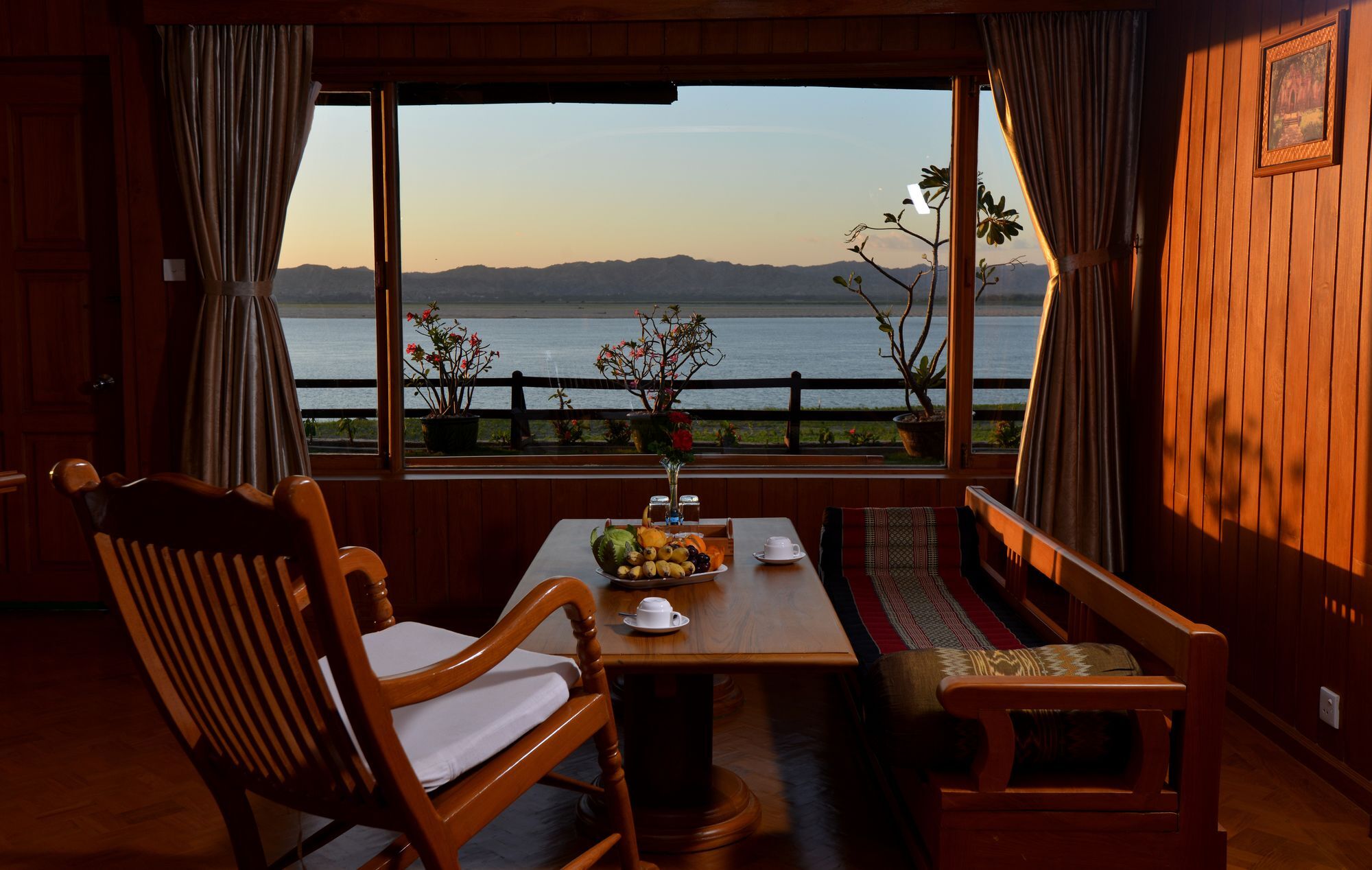 Thande - Old Hotel